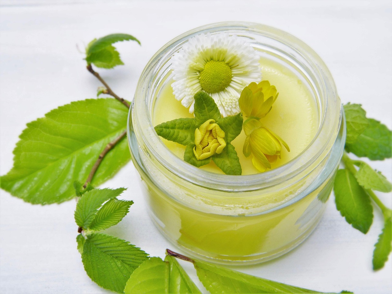 DIY Manuka and Shea Hair Masque: A Deep Conditioning Recipe at Home