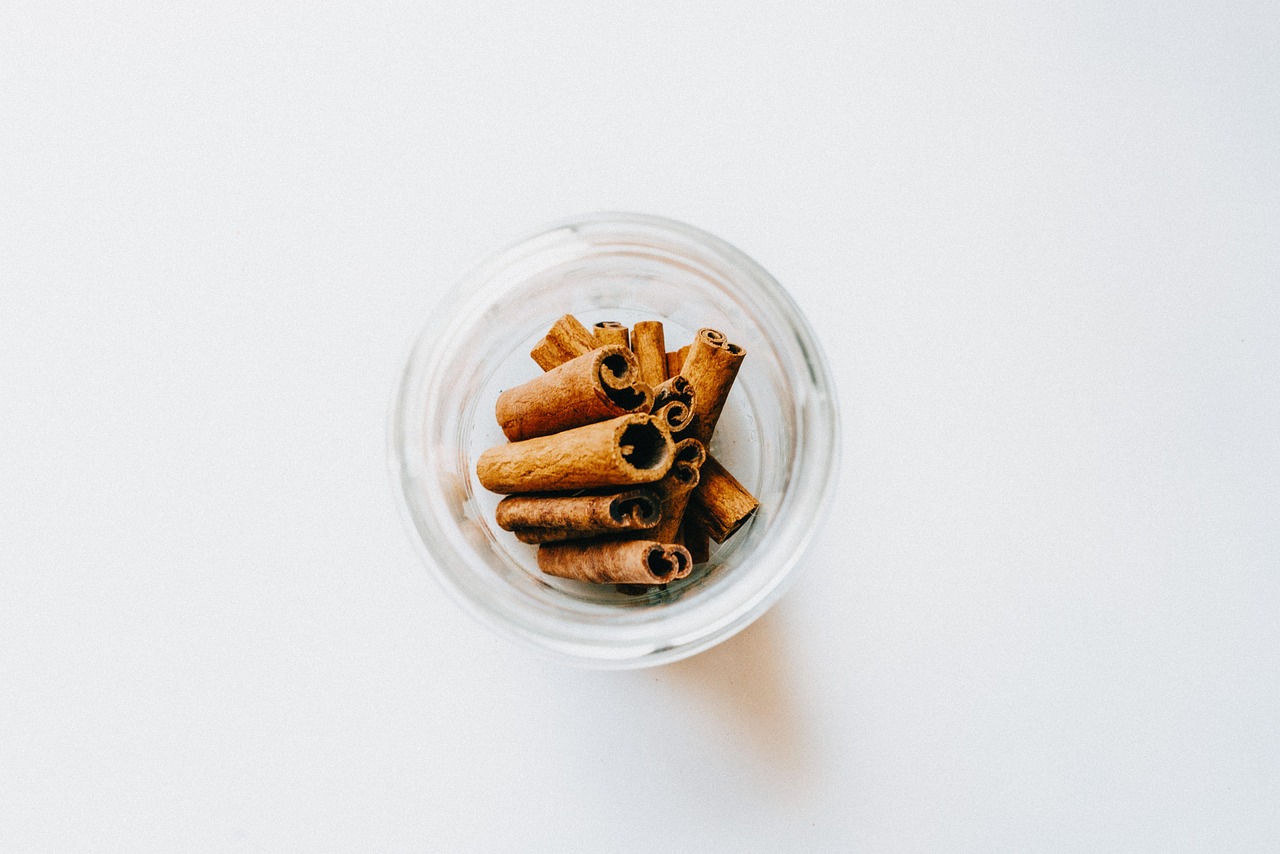 What Does Manuka Oil Smell Like? A Full Scent Profile of the Tea Tree Cousin